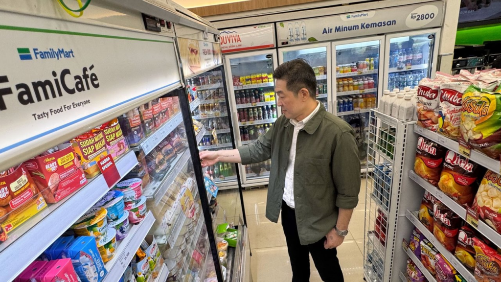Franchise Familymart, Bisnis Minimarket, Kemitraan Ritel, Investasi Waralaba, Franchisee