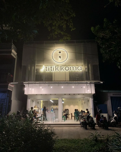 Franchise Kopi Titik Koma, Waralaba Kopi, Kemitraan Cafe, Bisnis Kopi 2026, Franchisee Indonesia