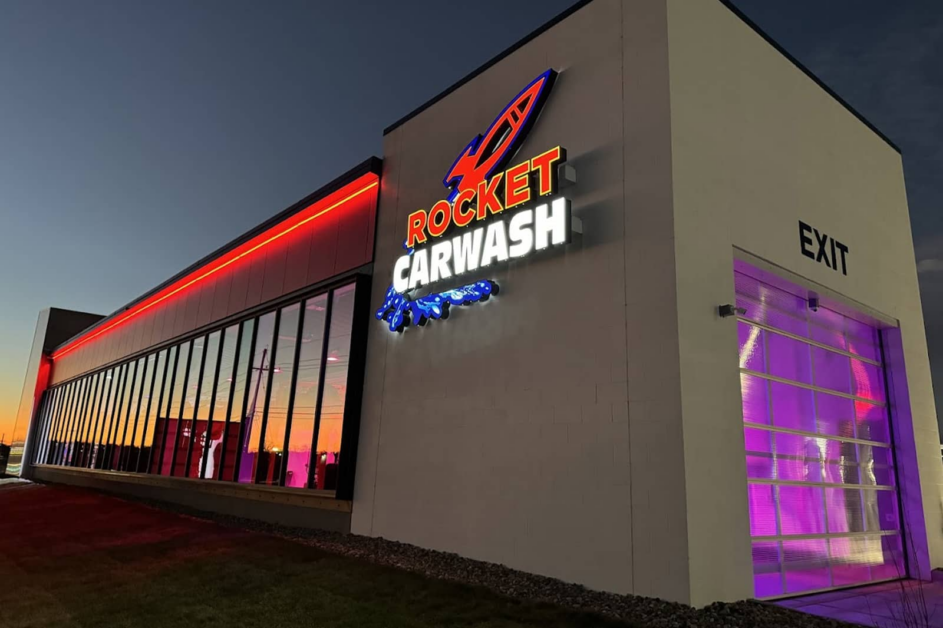 Franchise Rocket Car Wash, Bisnis Cuci Mobil, Waralaba Otomotif, Modal Usaha 2026, Franchisee